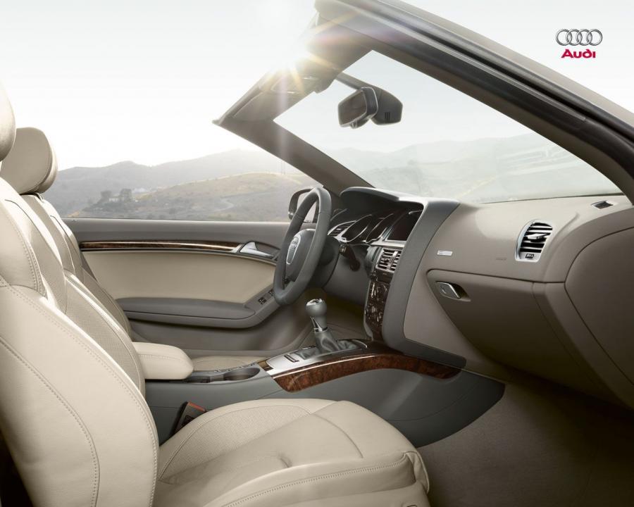 Интерьер Audi A5 Cabriolet 3.0 TDI 2009 года  (фото 8 из 72)
